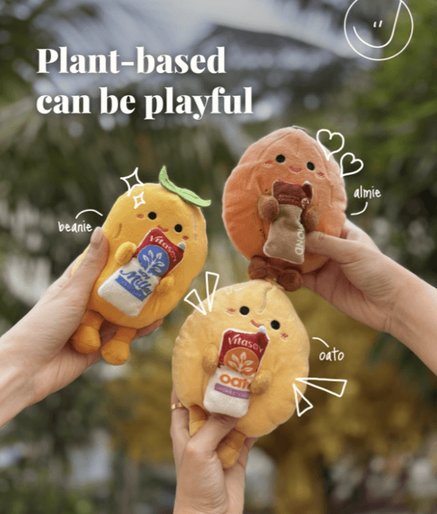 Beanie, Almie dan Oato, tiga boneka plush Vitasoy yang bisa diubah menjadi tas tote pakai ulang
